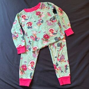 Mermaid 🧜‍♀️ Hayley print size 3t 2 piece pj set, pants with long sleeve top